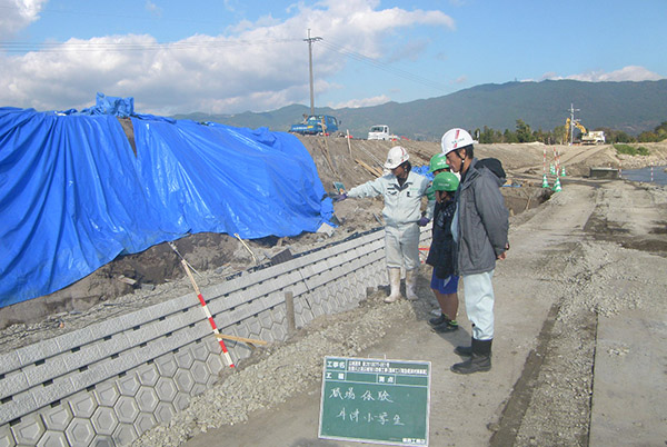 平成25年度　小城市立牛津小学校　職場体験活動