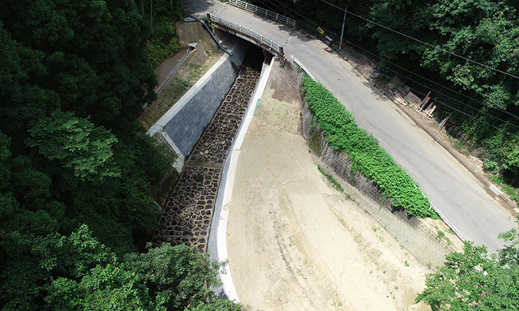 01年災第0100300-001号 瓦川内川河川等災害復旧工事(護岸工)